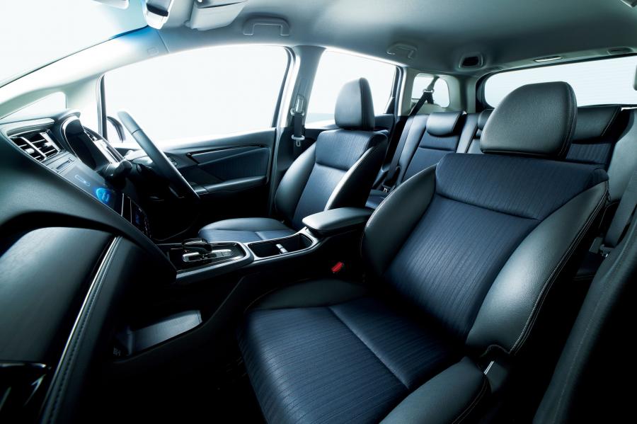 Интерьер Honda Shuttle Hydrid 2019 года  (фото 2 из 17)